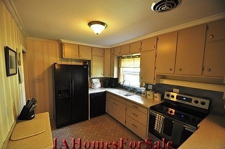 Kitchen - New dishwasher, refridgerator with ice maker and water filter, fast boil stove with self cleaning oven