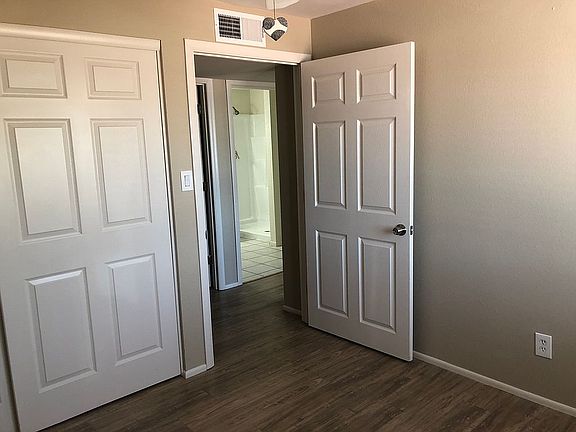 5th image of 4016 E Winchcomb Dr