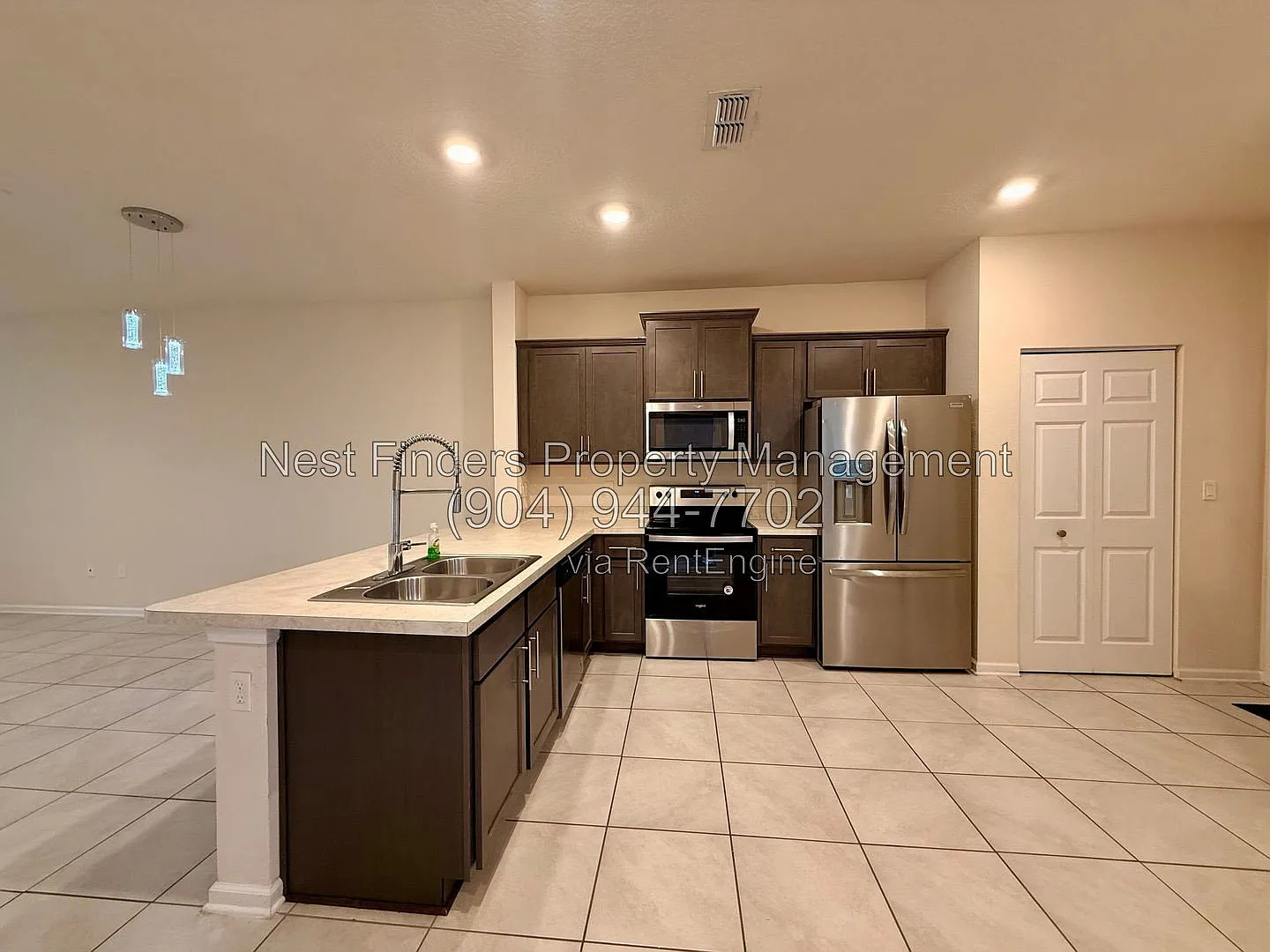 2 bed, 2.5 bath, 1210 sqft, $1,600 — Photo 3