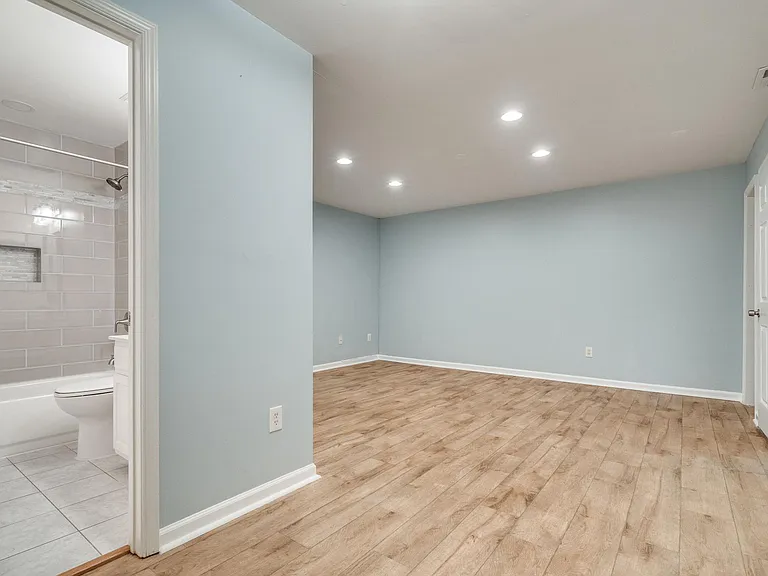 6412 Warren Point Ct — Photo 11