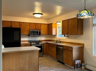 8741 Flamingo Dr, Anchorage, AK 99502