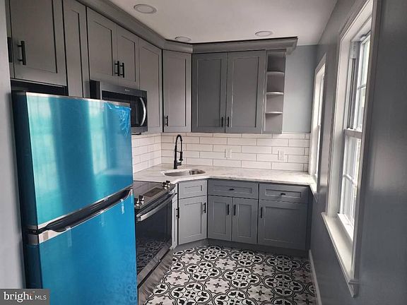 5th image of 217 Green Ln Floor 3