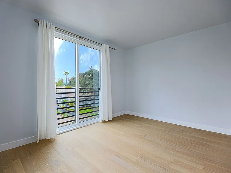Cumpston Apartments — Photo 32