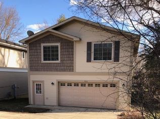 904 E Bonner Rd, Wauconda, IL 60084