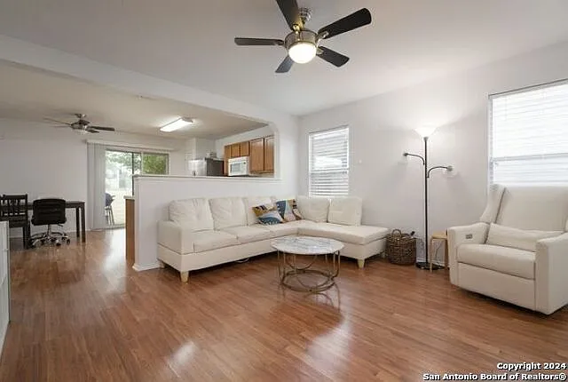 3 bed, 1196 sqft, $1,800 — Photo 4