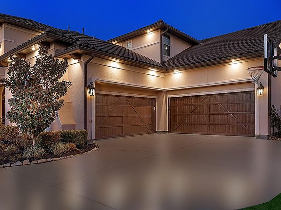 3rd image of 10414 Crestwood Cove Ct