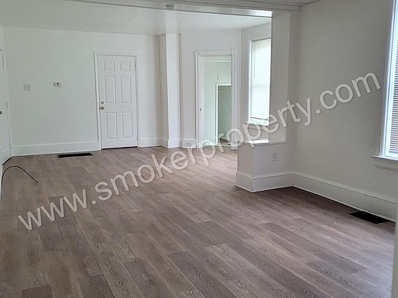 4th image of 362 Walnut St APT A