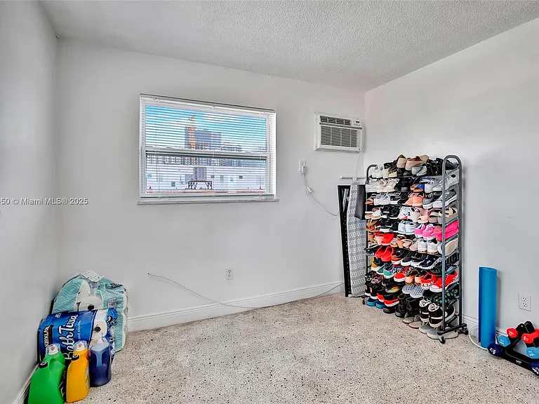 458 SW 9th St #8 — Photo 13
