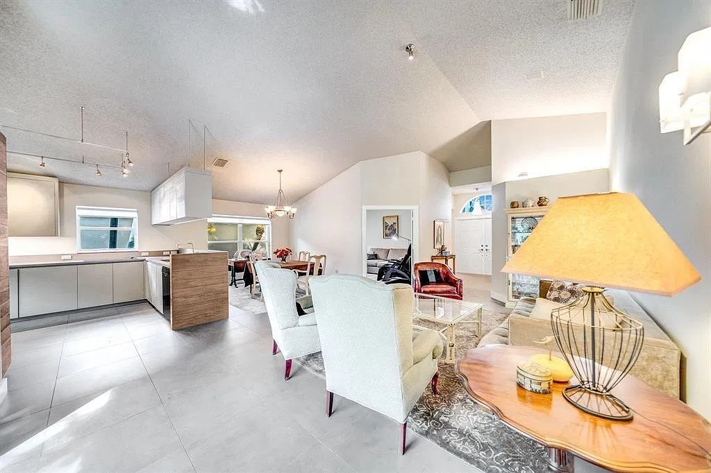 3 bed, 2.0 bath, 1628 sqft, $3,500 — Photo 3