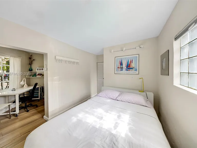1840 Tigertail Ave — Photo 9