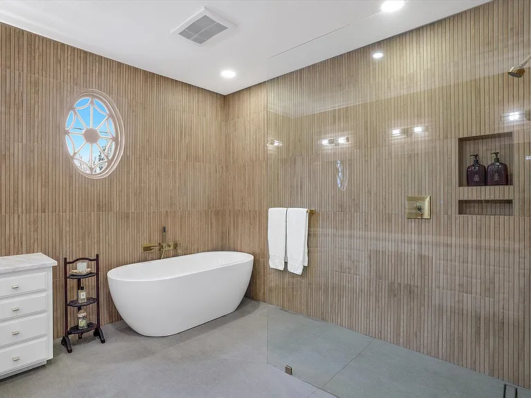 3705 Gilbert St #2 — Photo 16