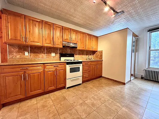 Rented by SERHANT. | media 10