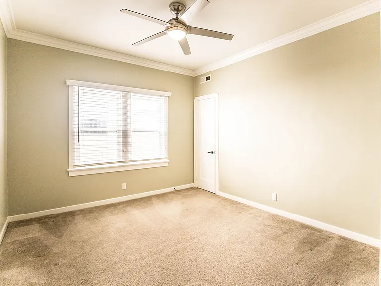 327 1/2 N Stanley Ave — Photo 11