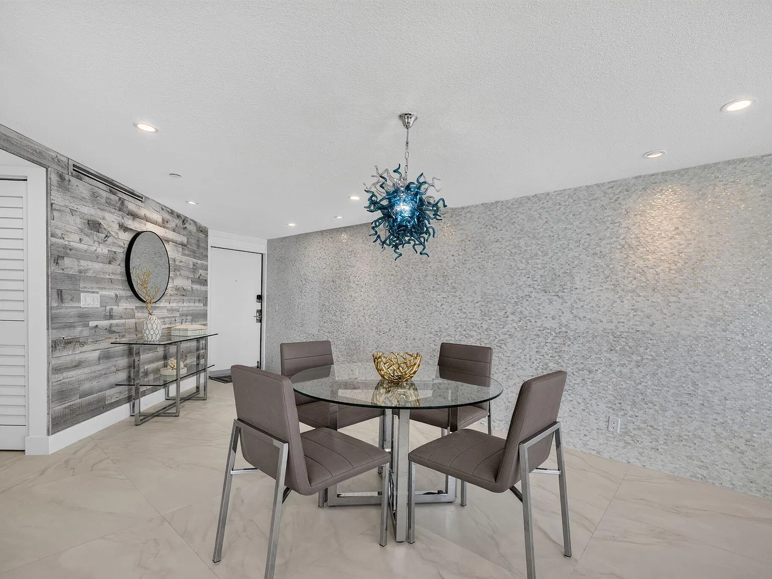 2 bed, 2.0 bath, 1679 sqft, $6,000 — Photo 3
