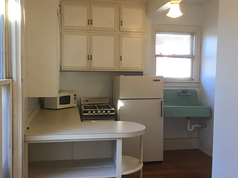 2215 Parkwood Ave #2B — Photo 3