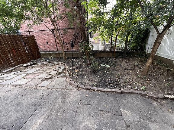 5th image of 862 Woodward Ave