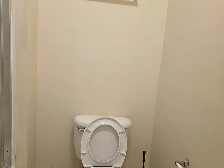 Master Bed Bathroom
