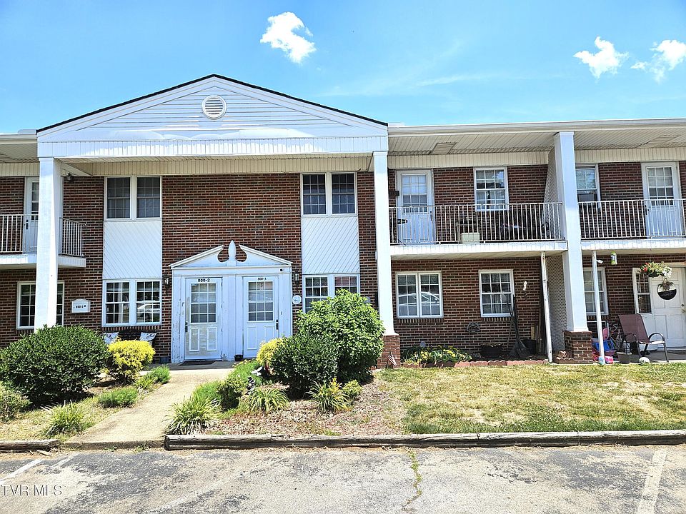 1st image of 800 Locust St APT 3