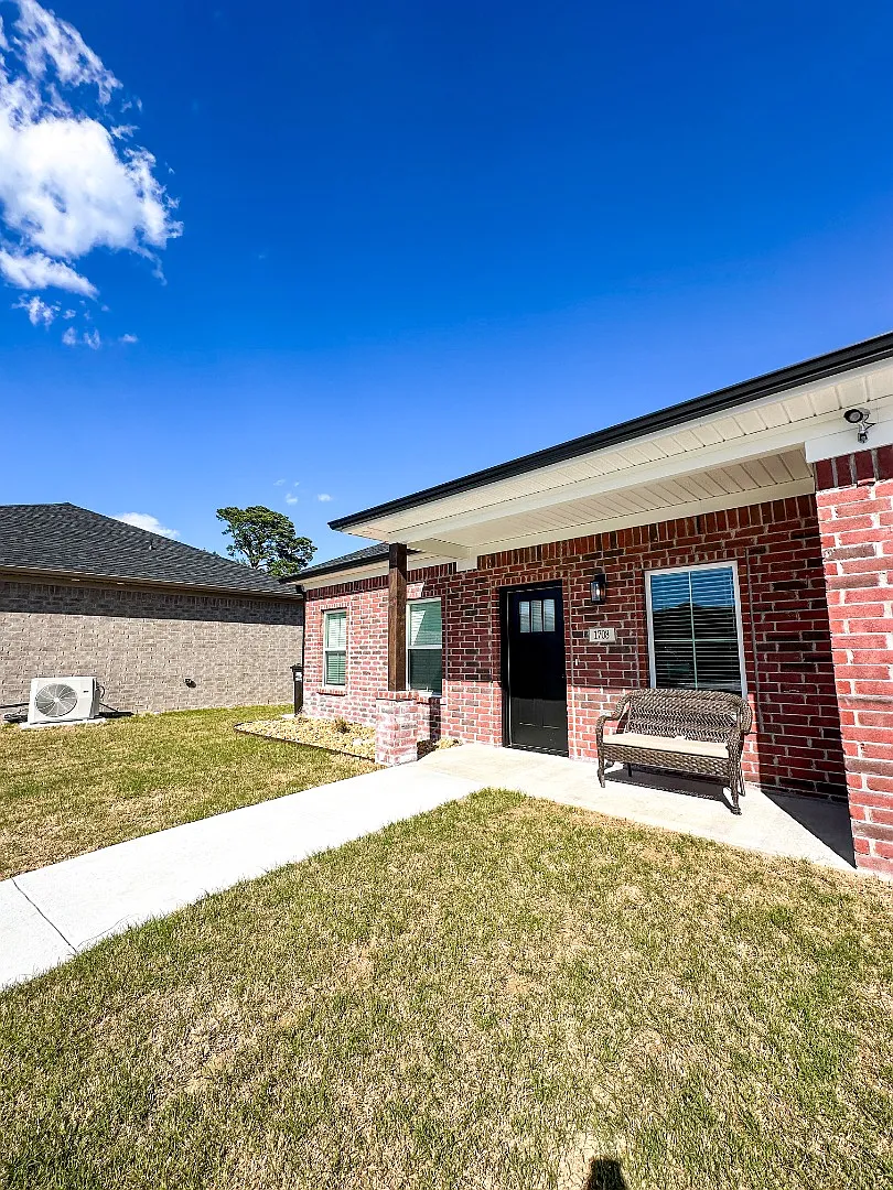 Unit Photo - 1708 Rosemary Dr