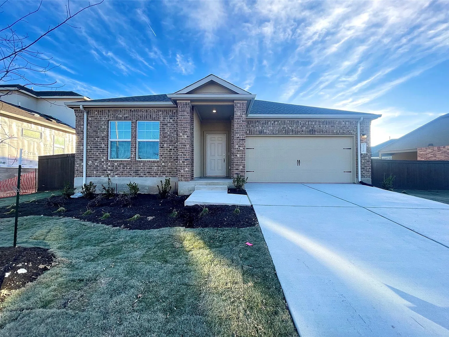 4 bed, 2.0 bath, 1938 sqft, $2,200 — Photo 1
