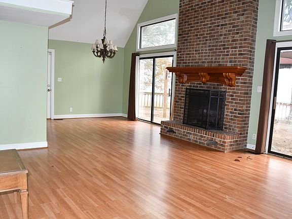 3rd image of 333 Clarendon Ave