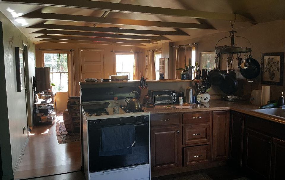 2nd image of 863 Newport Ave