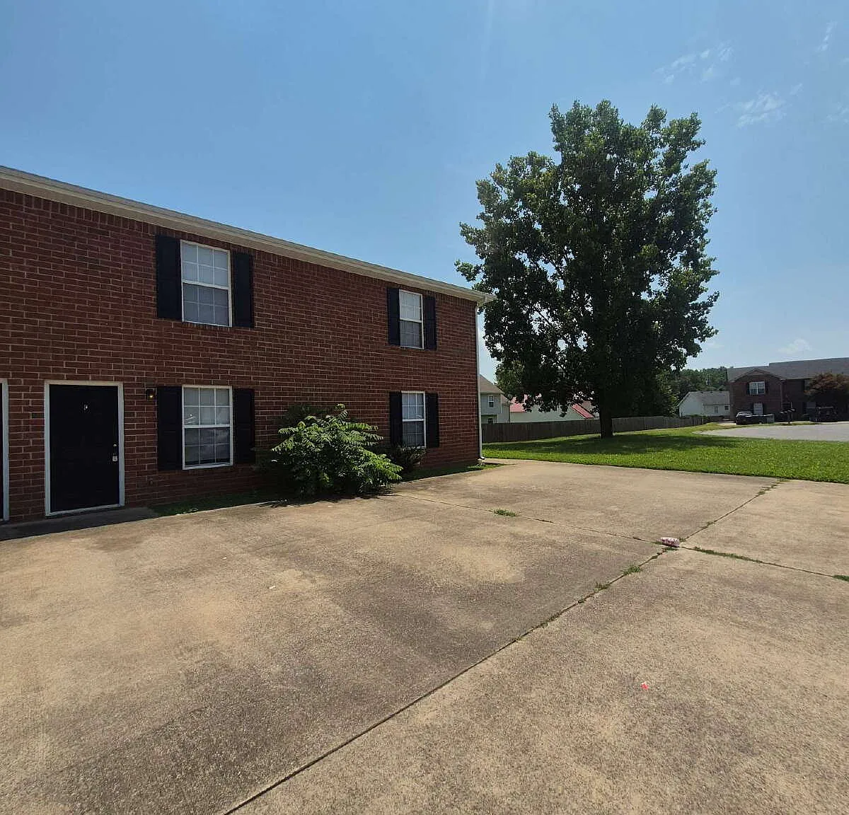 2 bed, 1.5 bath, 1054 sqft, $950 — Photo 2
