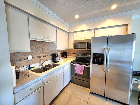 4th image of 525 Manatee Ct APT 13