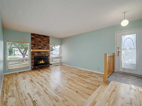 2nd image of 94 Meadowlark Blvd NE