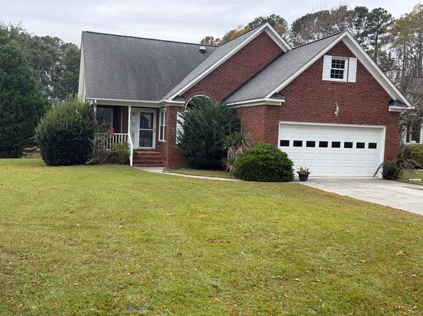 213 Lakemere Dr, New Bern, NC 28562