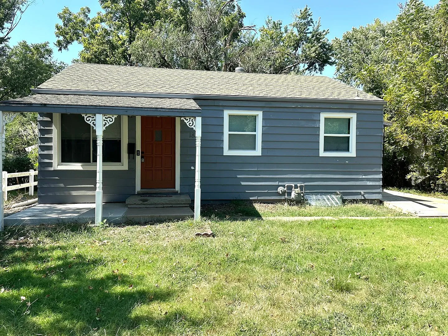 2 bed, 1 bath — Photo 1