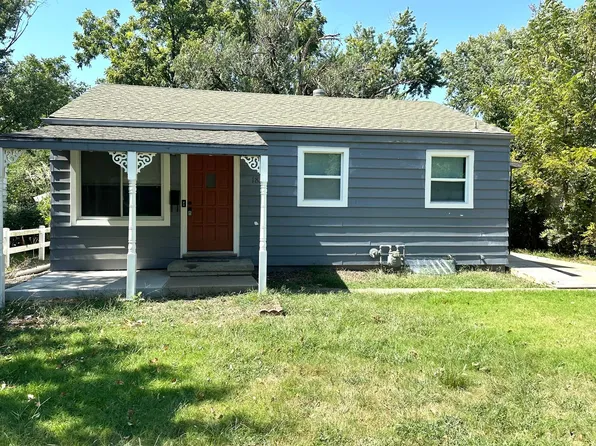 1821 SW Moundview Dr, Topeka, KS 66604