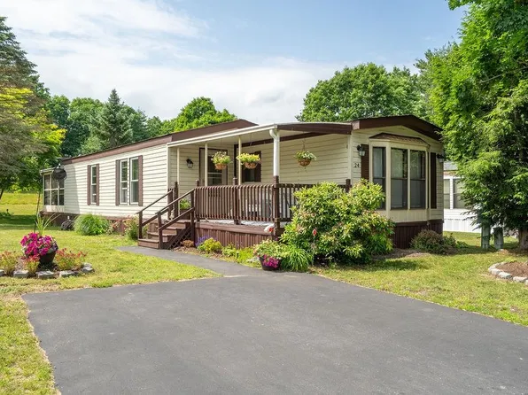 24 Cherokee Way, Rochester, NH 03867