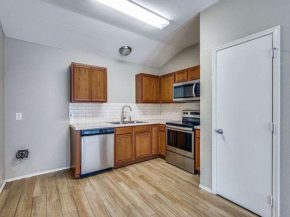 5th image of 732 River Garden Dr
