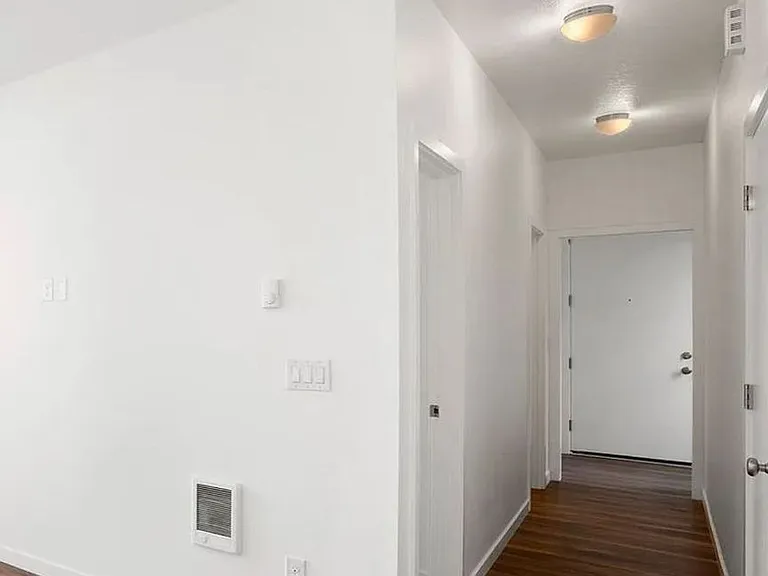 4384 N Gantenbein Ave — Photo 23