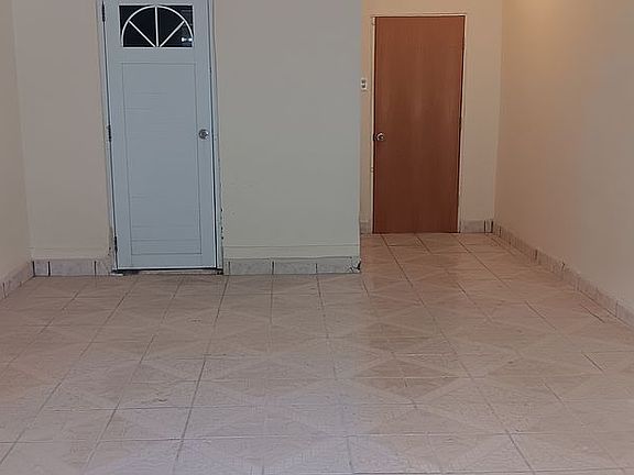 Unit 3, living room 