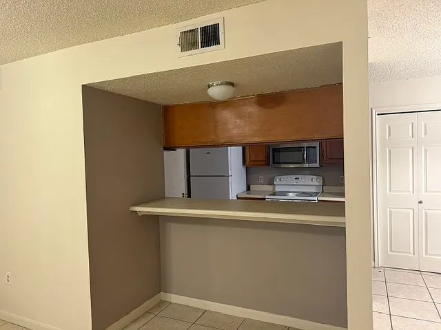 2 bed, 2.5 bath, 1250 sqft, $1,100 — Photo 3