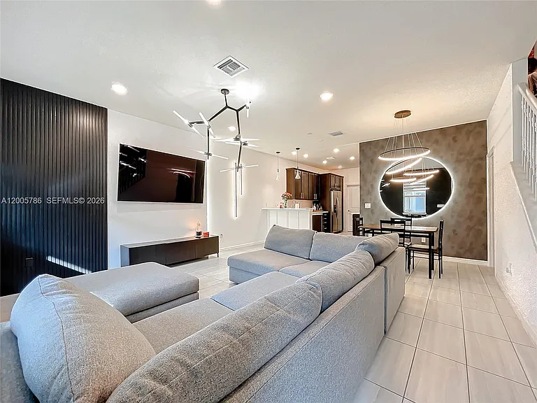 5040 Eucalyptus Dr #2 — Photo 6