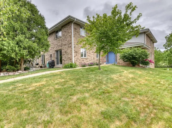 1360 Meadowcreek DRIVE #F, Pewaukee, WI 53072