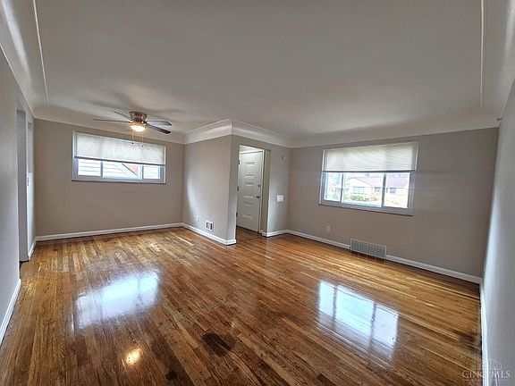 4th image of 1055 Hempstead Drive