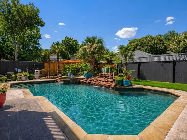 2700 Valleywood Dr, Grapevine, TX 76051