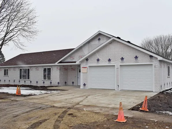 619 S 4th St, Osage, IA 50461