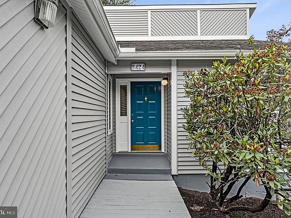 3rd image of 8424 Hollis Ln