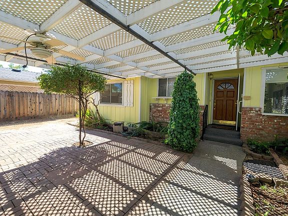 4th image of 204 Ribier Ave