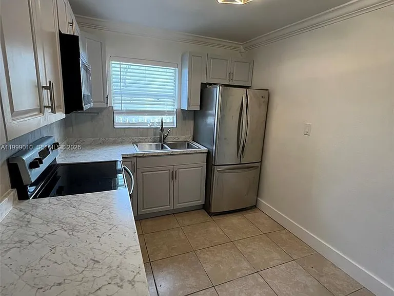 6018 Plunkett St #1 — Photo 3