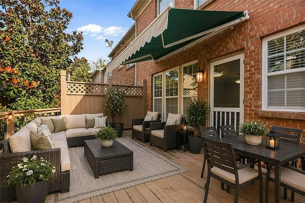 3 bed, 4.0 bath, 2220 sqft, $4,000 — Photo 2