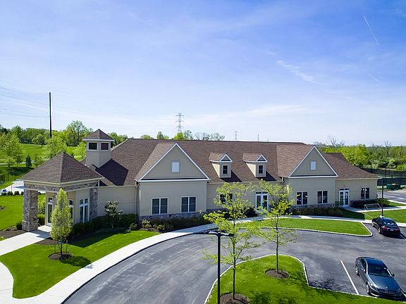 3rd image of 162 Canterbury Ln