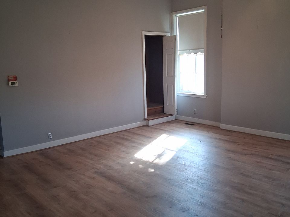 1600 square foot on this, 2nd, floor. Door to the third floor shown.