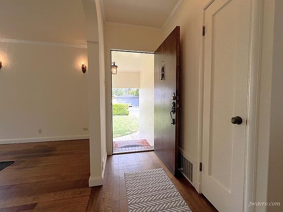 3rd image of 429 W 20th Ave