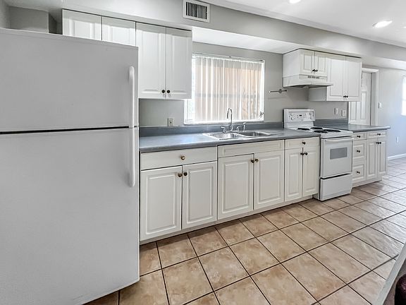 4th image of 6635 Warwick Cir APT 9